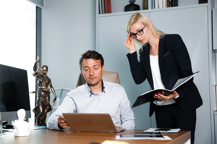 CRM для юристов Как мы внедряли CRM для юридической компании. CRM-система «Простой бизнес»